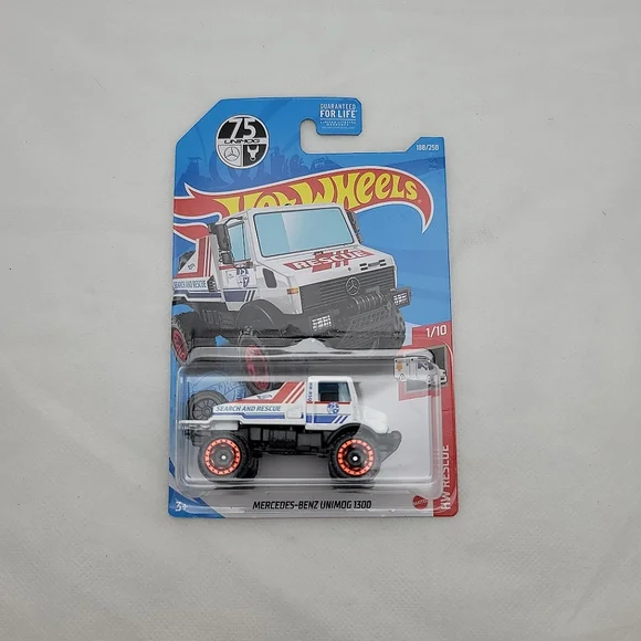 Hot Wheels Mercedes-Benz Unimog 1300 Rescue – 1:64 Scale Die-Cast Car, White #188/250 - View #3